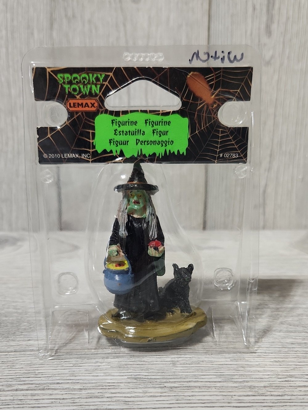 2010 Lemax Figurines Companions Town Village Accessory #02783